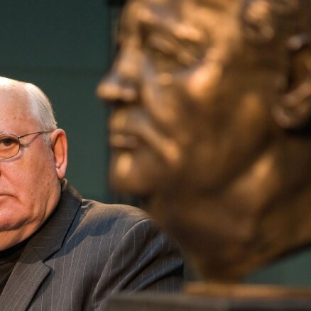 Горбачев : Путин хочет быть у власти для личных целей