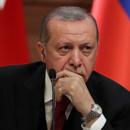 Erdogans pēc sarunas ar Putinu pauž pārliecību par 'labības darījumu'