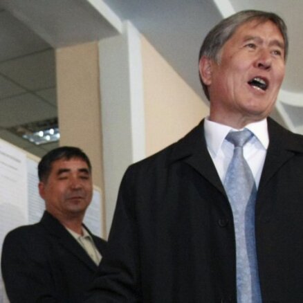 Киргизия  требует закрыть военную базу США в Бишкеке