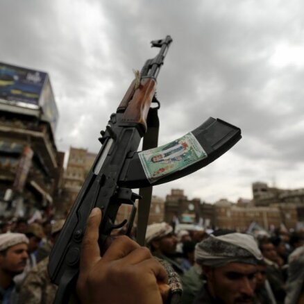 Jemenas prezidents pametis valsti; Saūda Arābija turpina bombardēt nemiernieku pozīcijas