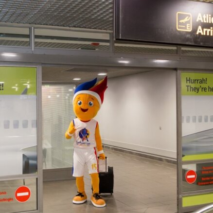 Rīgā ieradies 'EuroBasket 2015' talismans Frenkijs
