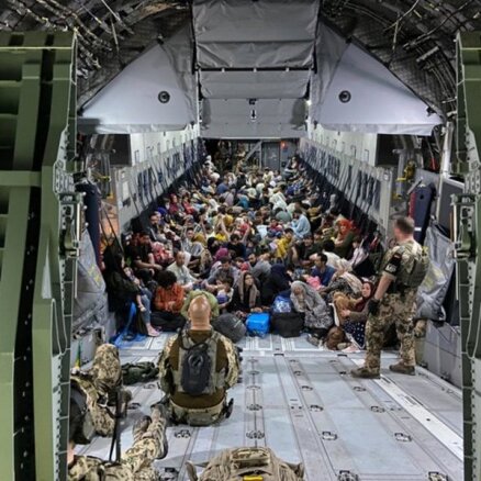 Страны Запада уже эвакуировали из Афганистана десятки тысяч человек