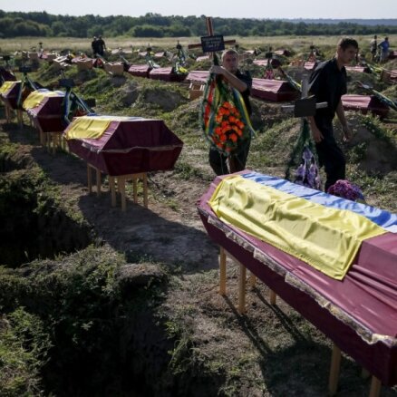 Массовые захоронения: погибших мирных жителей в Украине часто невозможно предать земле с достоинством