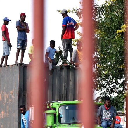 Dominikānas Republika noraida kritiku par Haiti migrantu deportēšanu