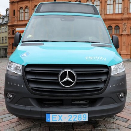 ФОТО: Латвийская компания переделывает микроавтобусы в электробусы