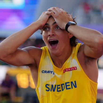 Duplantis kārtslēkšanā un Amusana barjersprintā labo pasaules rekordus