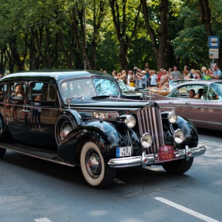ФОТО, ВИДЕО: Парад старинных автомобилей Rīga Retro 2018