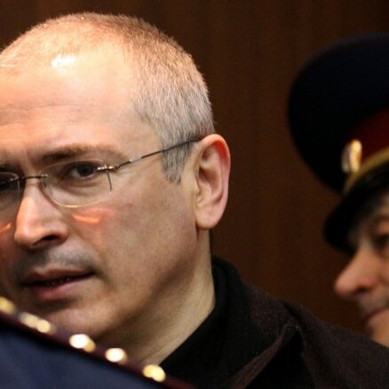 Putins apžēlo Hodorkovski; atbrīvotais pametis cietumu (13:11)