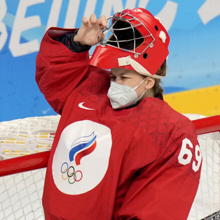 Канадки отказывались выходить на лед против российских хоккеисток, но согласились сыграть в масках