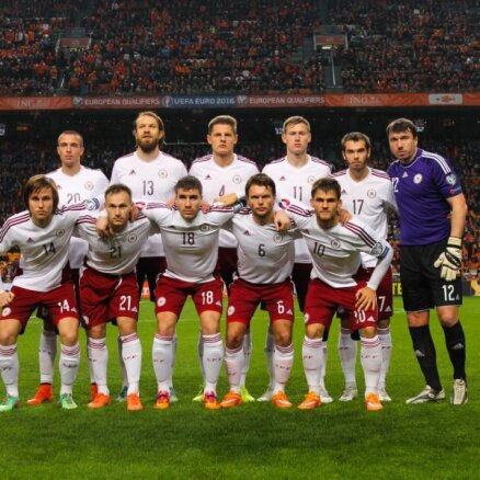 Latvijas futbola izlase FIFA rangā pakāpjas par divām pozīcijām