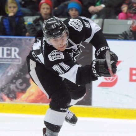 Латвийский хоккеист подписал контракт с клубом НХЛ "Сан-Хосе"