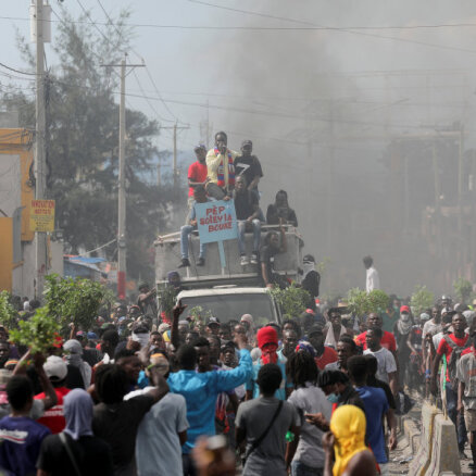 Haiti iedzīvotāji protestē pret valdības lūgumu piesaistīt ārvalstu palīdzību vardarbības apturēšanai