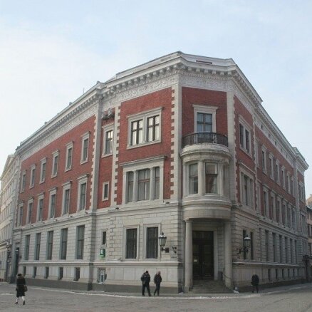 Pārdota Lietuvas bankai 'Snoras' piederošā ēka Doma laukumā