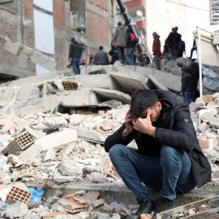 Zemestrīcē Turcijā un Sīrijā mirušo skaits pārsniedz 11 200