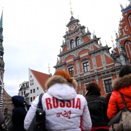 Китайцы вместо россиян: туристы из каких стран совершают в Латвии самые дорогие покупки