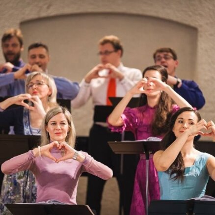VAK 'Latvija' mākslinieki izdziedās svētku koncertprogrammu bērniem