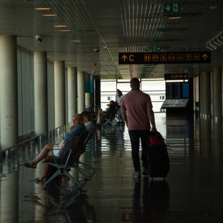 Rīgas lidosta taupības nolūkos samazinās temperatūru telpās un apgaismojuma intensitāti