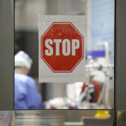 Число пациентов с Covid-19 в латвийских больницах выросло до 919 человек