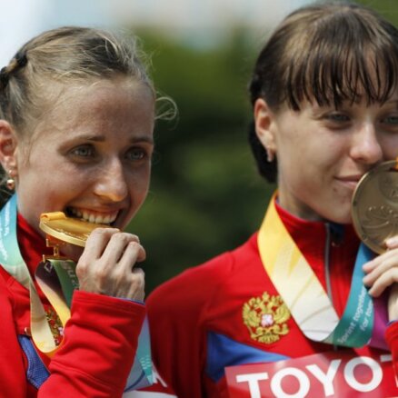 Уличенные в допинге российские спортсмены сдали олимпийские медали