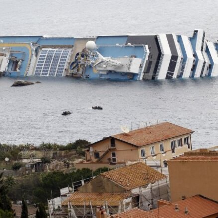 Itālija brīdina par ekoloģisku postu no avarējušā kruīzu kuģa