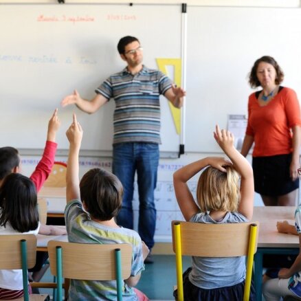 Eksperti: ārvalstīs dzīvojošo bērnu iekļaušana Latvijas skolās ir iespējama