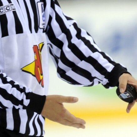 Latvijas izlases 'kapracis' Jeržabeks kļuvis par KHL tiesnesi
