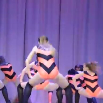 ВИДЕО: СК проверит всколыхнувший интернет зажигательный танец школьниц