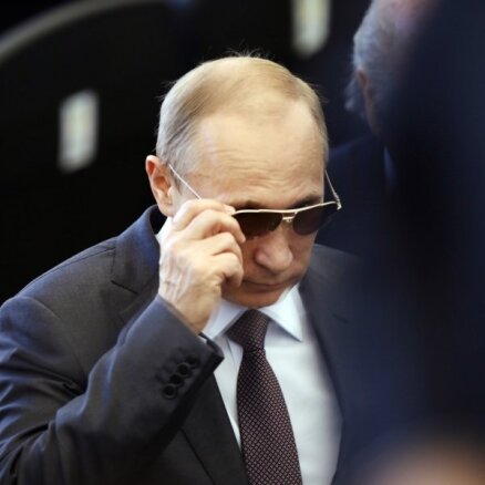 Putins atlicis vizīti Astanā; prezidents, iespējams, nejūtas labi