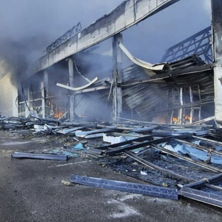 Россия нанесла удар по Кременчугу. Пострадал торговый центр, минимум десять погибших, десятки раненых