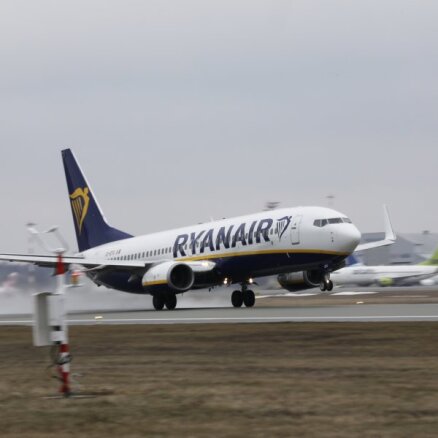 Zemo cenu aviosabiedrība 'Ryanair' atgriezusies pie peļņas