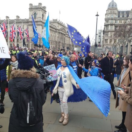Foto: 'Delfi' Londonā – pēdējās stundas ES briti pavada līksmojot un sērojot