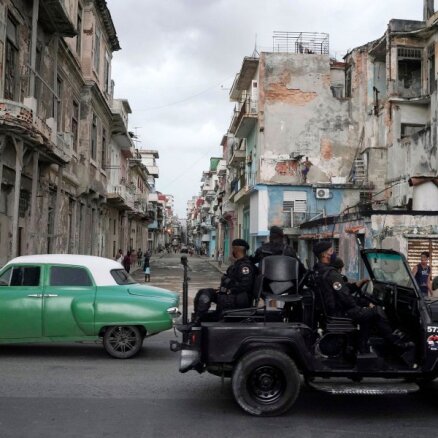 Kuba izpilda protestētāju pirmo prasību – ļauj ceļotājiem ievest pārtiku bez muitas maksas
