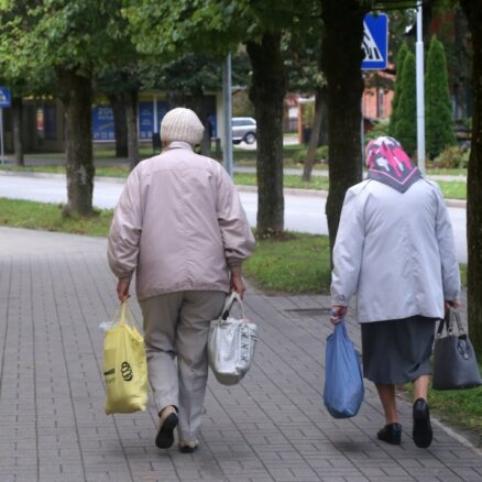 Rīgā par 100 eiro palielina pabalstu simtgadniekiem