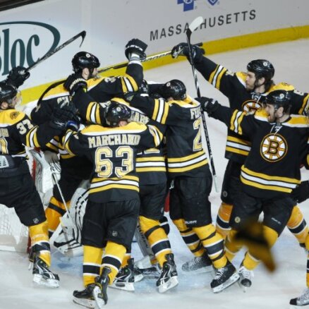 'Bruins' pēc 21 gada pārtraukuma iekļūst Stenlija  kausa finālā