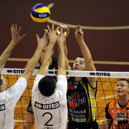 Arī 'Schenker' Latvijas vīriešu volejbola čempionāta otrajā finālspēlē uzvar 'Lāse -R/Rīga'