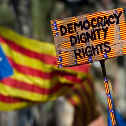 Spānijas Konstitucionālā tiesa bloķē Katalonijas neatkarības referendumu