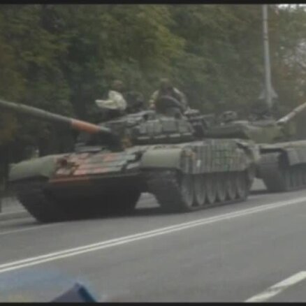 Doņeckā atsākas aktīva karadarbība; pie pilsētas manīta tanku kolonna