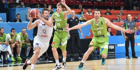 Сборная Латвии одолела словенцев и прошла в восьмерку сильнейших Евробаскета