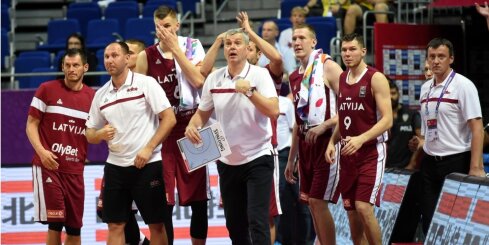 Video: Latvijas izlase pirmo reizi 'Eurobasket' vēsturē uzvar Krieviju