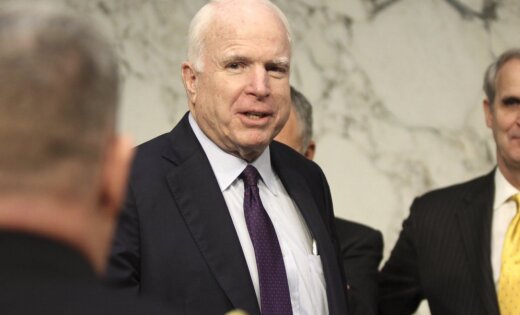 Маккейн призвал Трампа предоставить Киеву летальное оружие