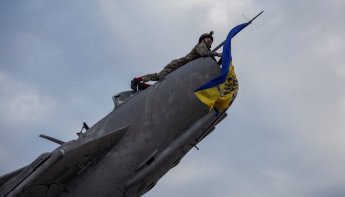 Ukrainai vajadzētu gatavoties pretuzbrukumam, nevis šķiest resursus Bahmutā, domā ASV amatpersona