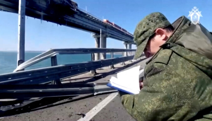 "Шедевр диверсии". Как могли организовать взрыв на Крымском мосту и чем он грозит
