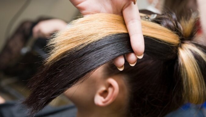 Piecas izplatītas matu veidošanas kļūdas, kas liek izskatīties vecākai