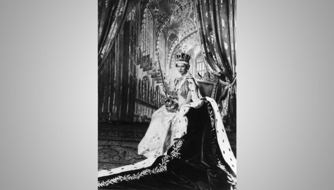 Elizabeti II pieminot: labākie karalienes portreti no pasakas estētikas līdz pankam