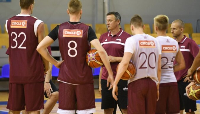Latvijas basketbola izlase uz PK kvalifikācijas noslēdzošo spēli Melnkalnē dosies ar līgumreisu