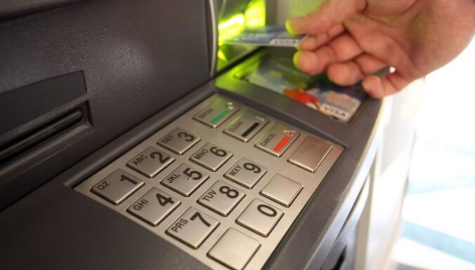 Bankas līdz 2024. gada janvārim apņēmušās bankomātu tīklu nesamazināt par vairāk kā 5%