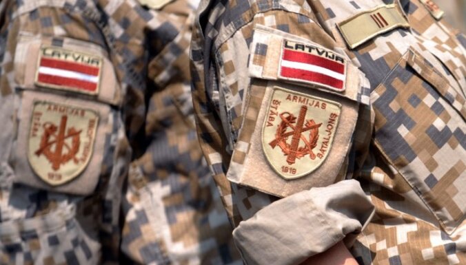 Valdība lems, vai atļaut Latvijas karavīriem piedalīties mācībās Ukrainā