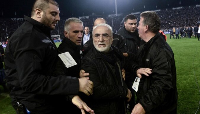 FIFA pēc incidenta ar PAOK īpašnieku var atstādināt Grieķiju no starptautiskiem turnīriem