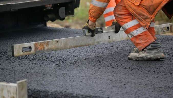 ST pasludinās spriedumu par finansējuma samazināšanu ceļu būvei un remontiem