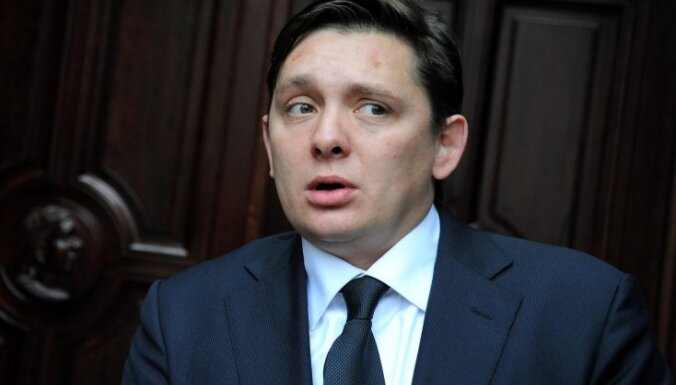 Kaimiņš nesaprot ordeņa piešķiršanu Dombrovskim; grib valstī ieviest veselo saprātu